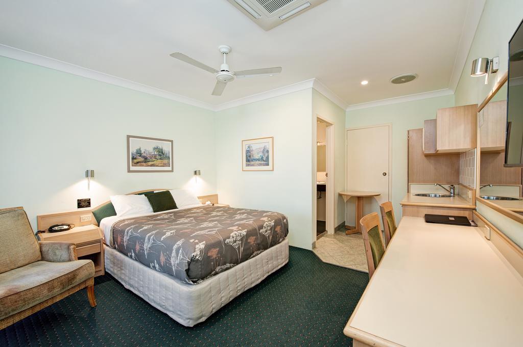 Colonial Terrace Motor Inn Raymond Terrace Exterior foto